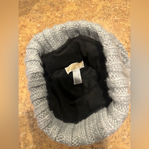 NWOT MICHAEL KORS GRAY CABLE KNIT FALL & WINTER HAT - Picture 5 of 6